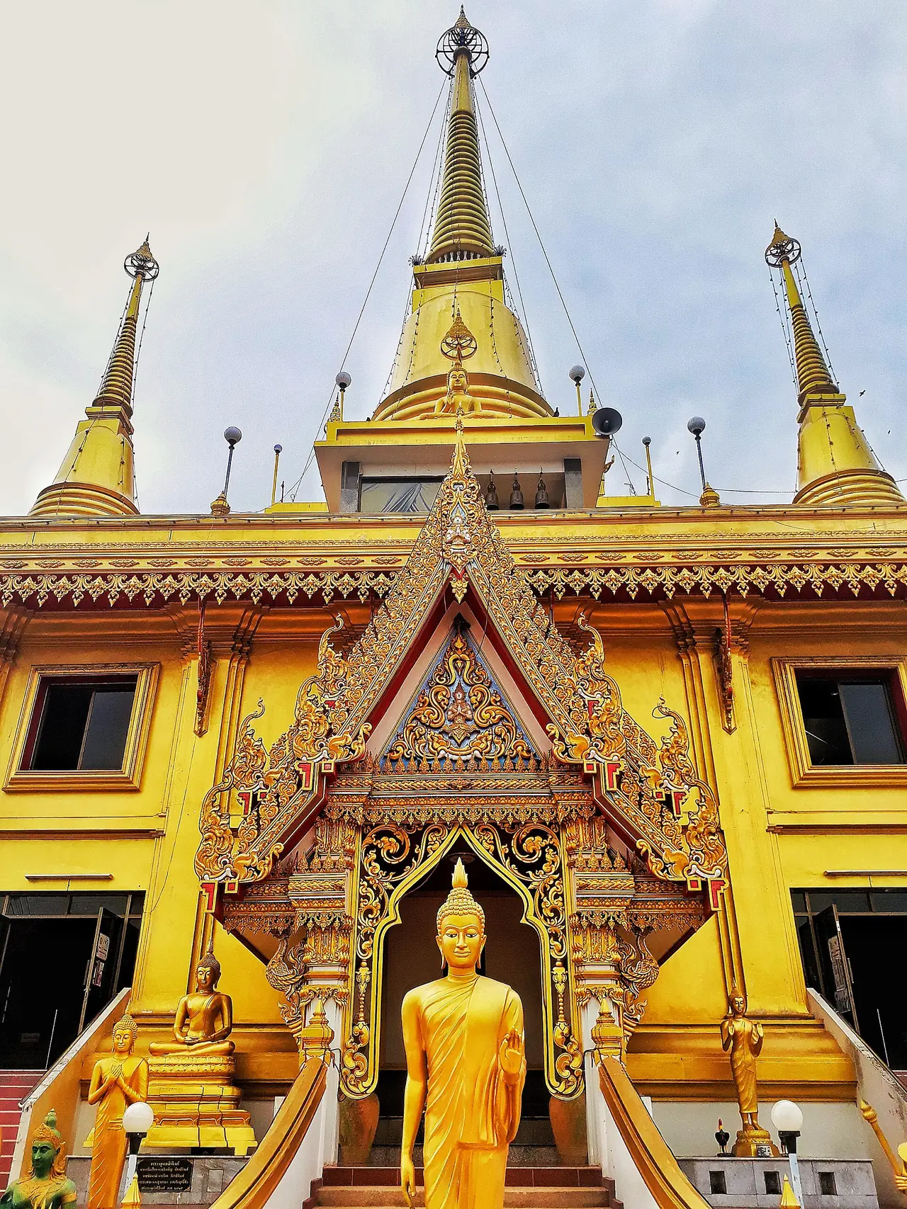 Wat Nakhon Sawan in Nakhon Sawan province, as described in the Commons file