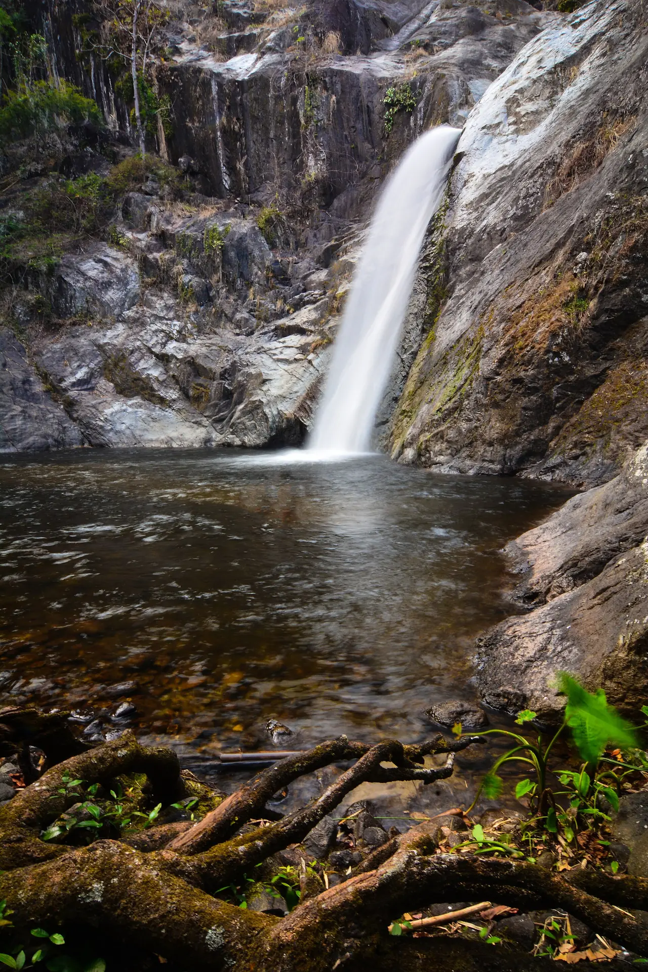 A waterfall in Mae Wong National Park; the Commons file calls it the Mae Rewa waterfall
