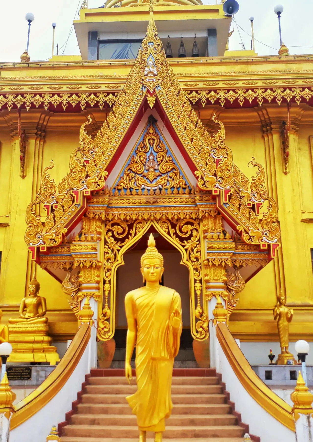 พระจุฬามณีเจดีย์ที่วัดคีรีวงศ์ นครสวรรค์ ภาพของ Tanawat buatsunthia จาก Wikimedia Commons ใบอนุญาต CC BY-SA 4.0