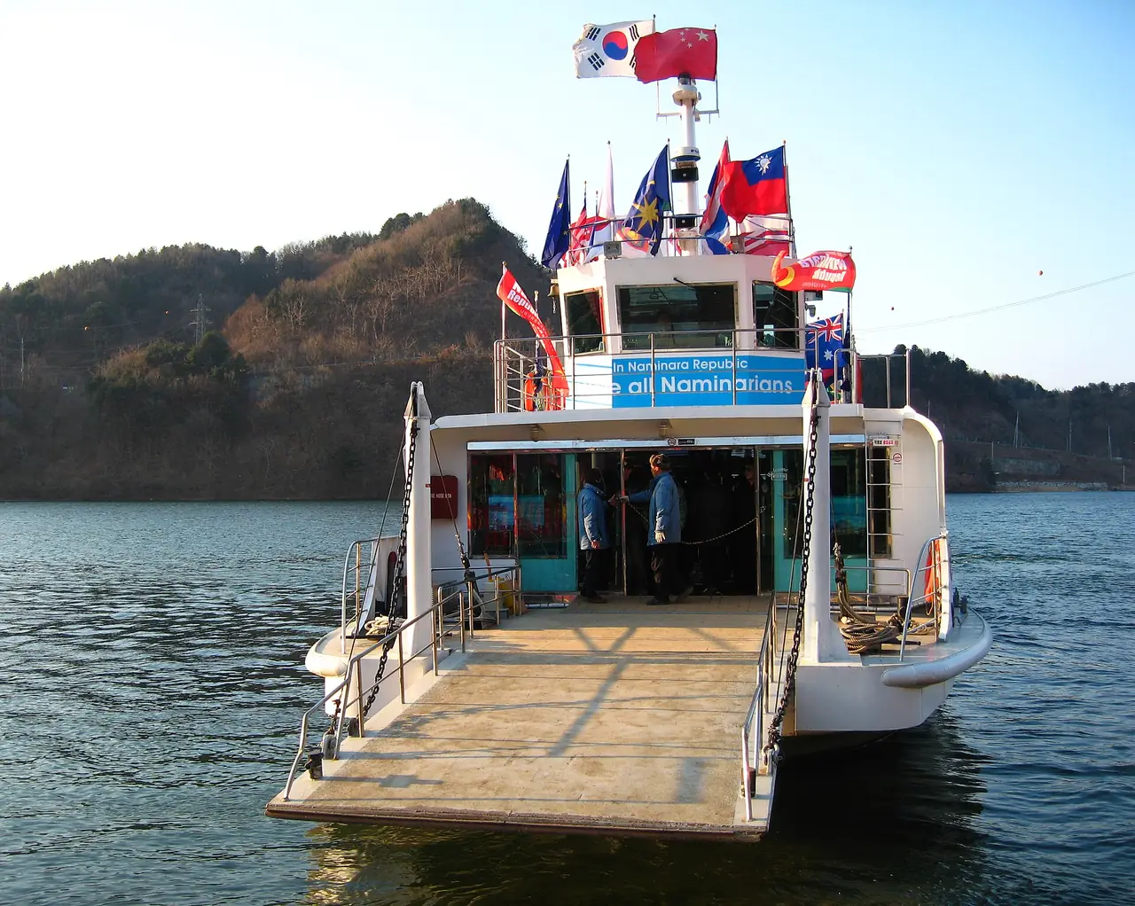 เรือข้ามฟากไปเกาะนามิจากท่าเรือกาพยอง