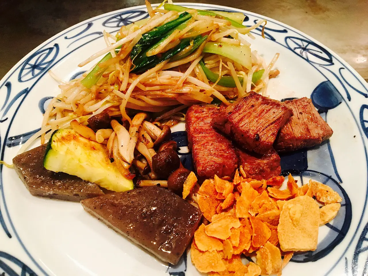 มื้อเนื้อโกเบที่ร้านสเต็กในโกเบ ภาพจากผู้ถ่ายบน Wikimedia Commons