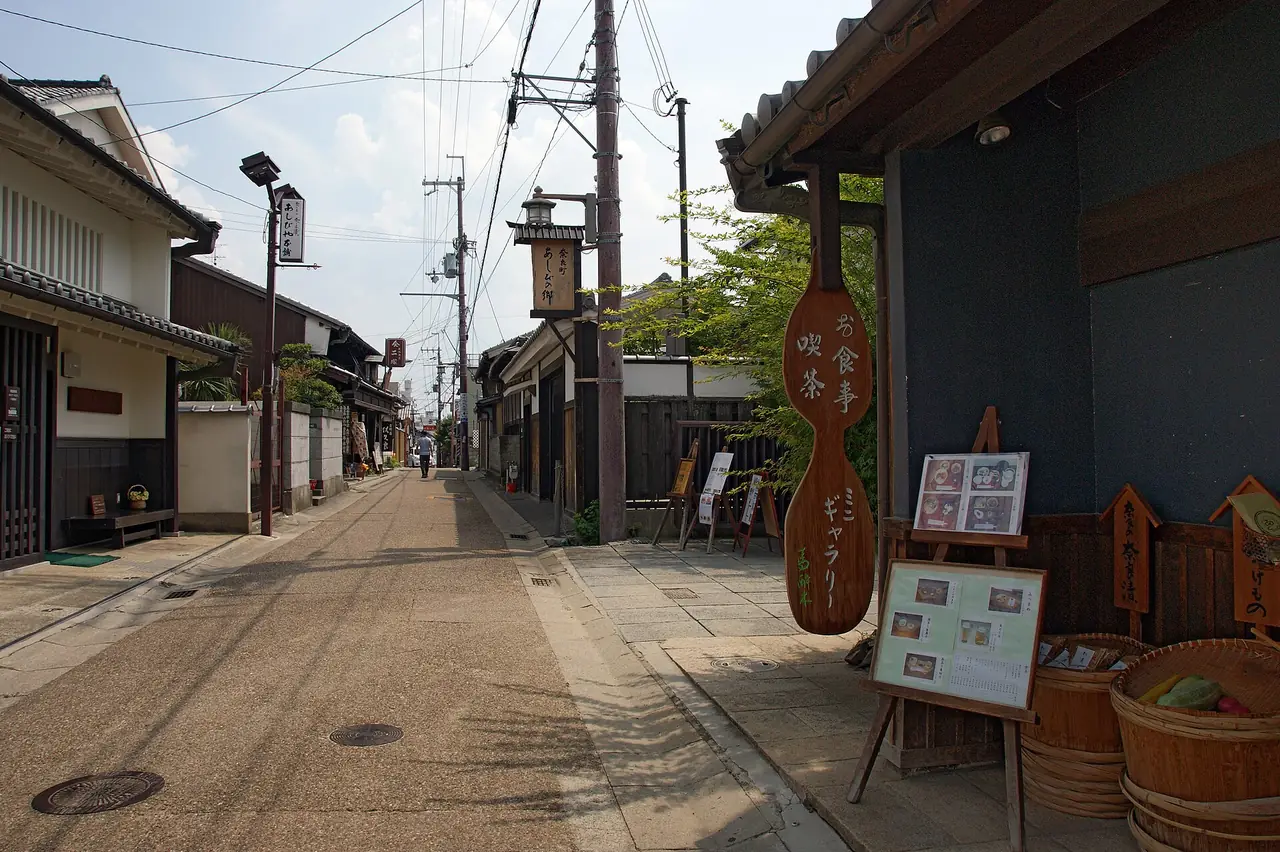 ถนนในย่านนารามาจิ ภาพจากผู้ถ่ายบน Wikimedia Commons