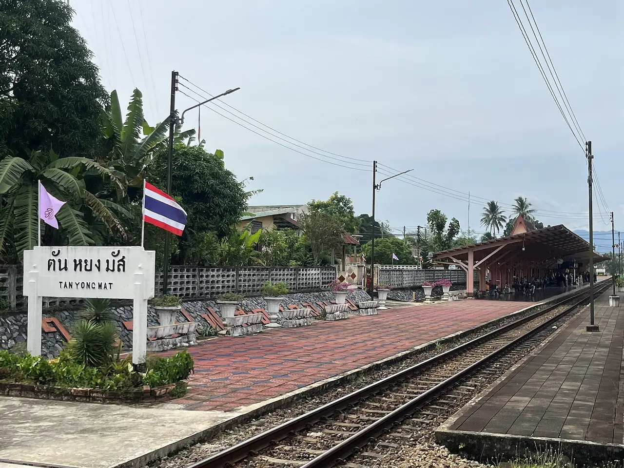 สถานีรถไฟตันหยงมัส อำเภอระแงะ สถานีหลักที่ใกล้ตัวเมืองนราธิวาสที่สุด