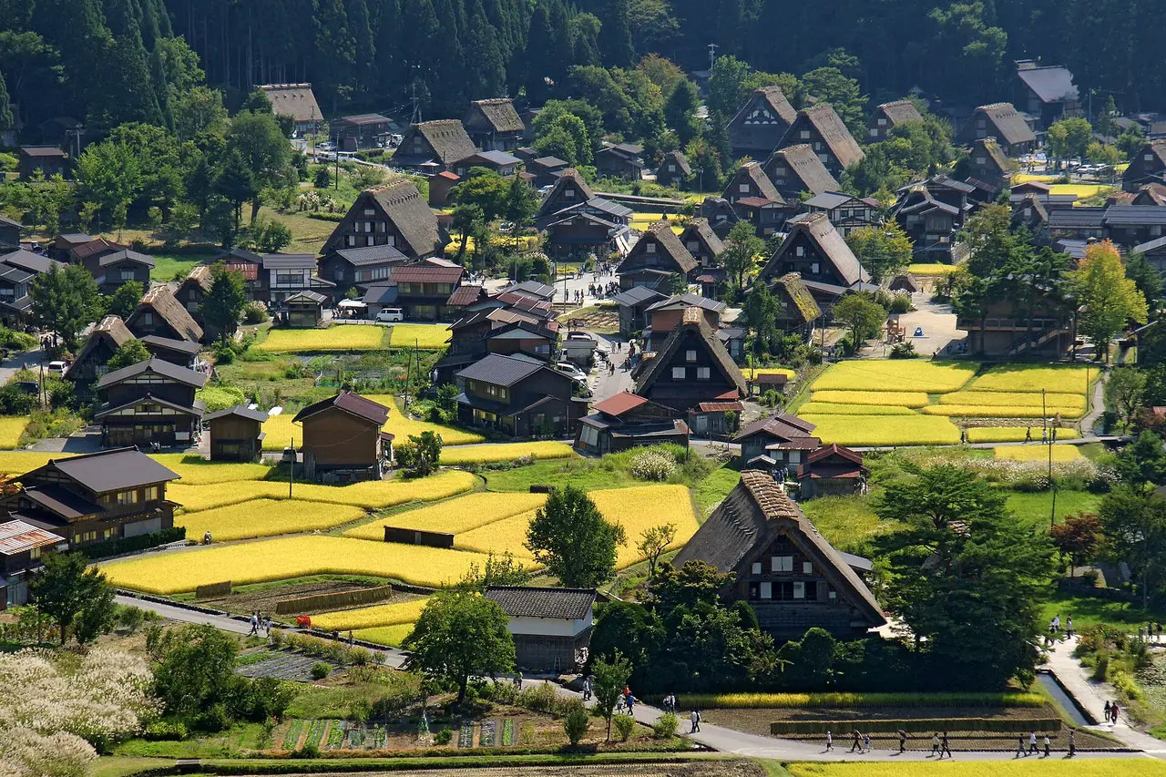 หมู่บ้านบ้านหลังคาจั่วชิราคาวาโกะ ภาพจากผู้ถ่ายบน Wikimedia Commons