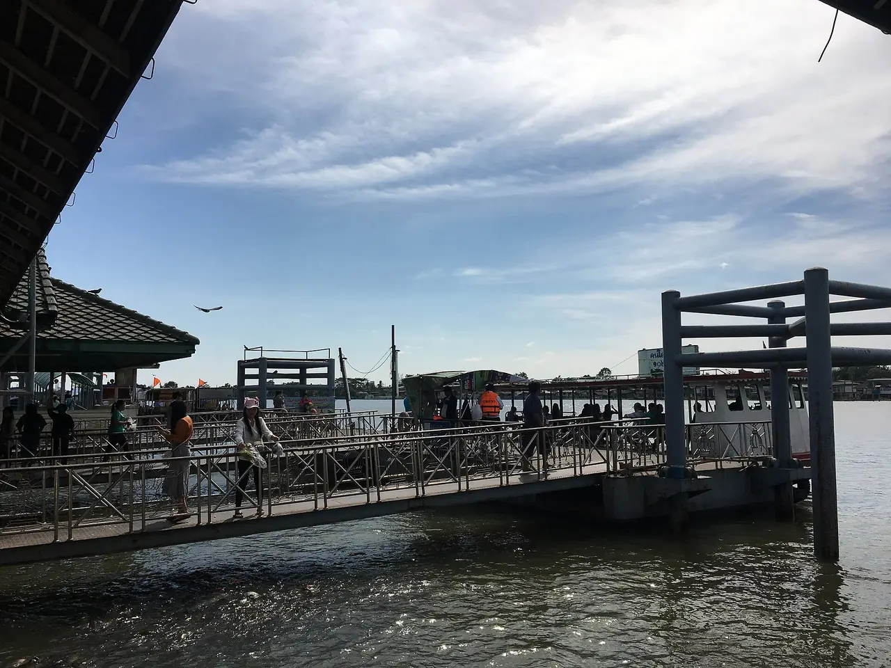 The approach and pontoons at Nonthaburi Pier