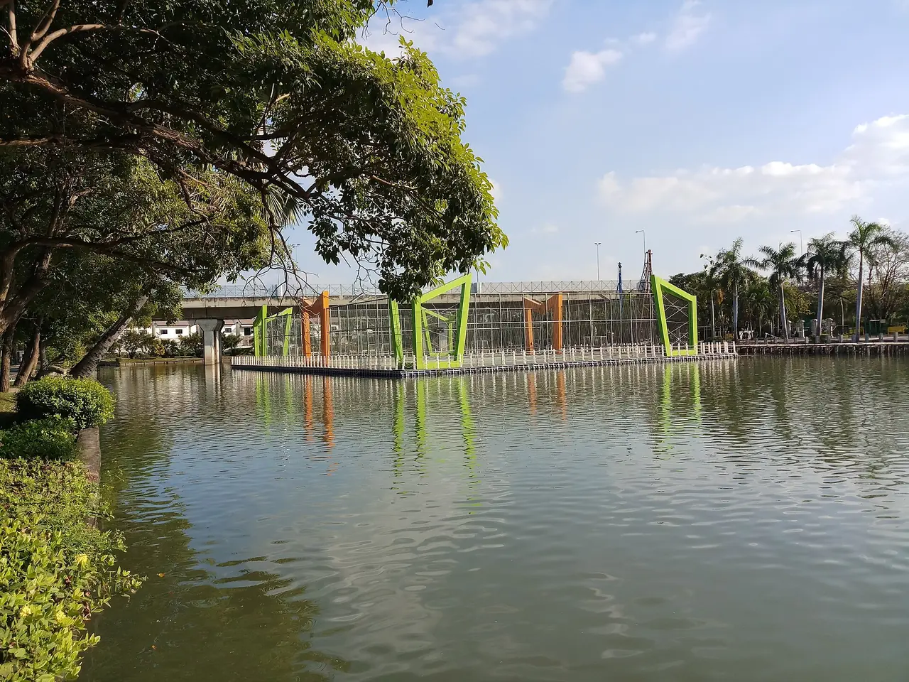 ภาพประกอบ นนทบุรี: ทุเรียนนนท์ สวนสมเด็จศรีนครินทร์ ตลาดปากเกร็ด อิมแพ็ค