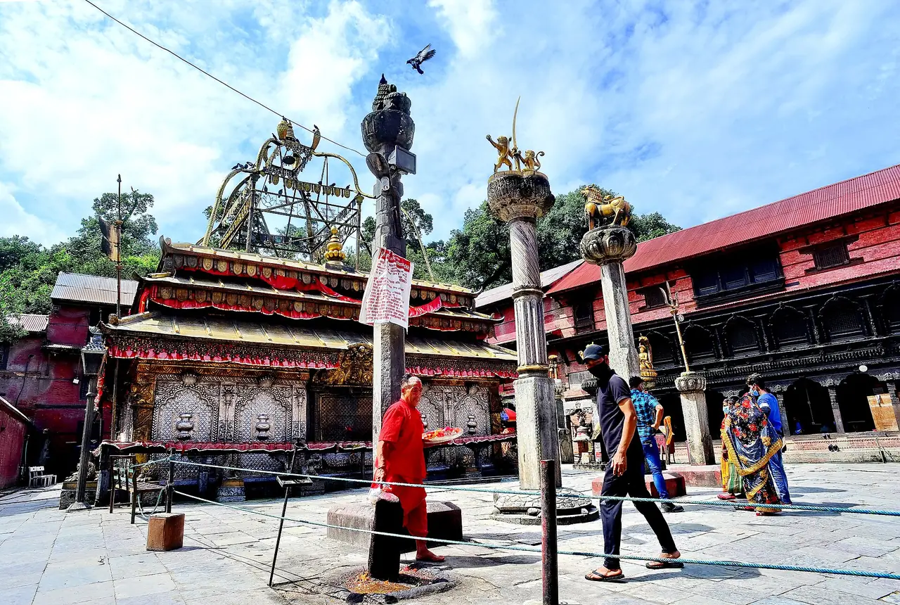 ศาลคุหเยศวรีในเขตปศุปตินาถ ภาพจาก Wikimedia Commons ผู้ถ่าย Rajesh Dhungana สัญญา CC BY-SA 4.0