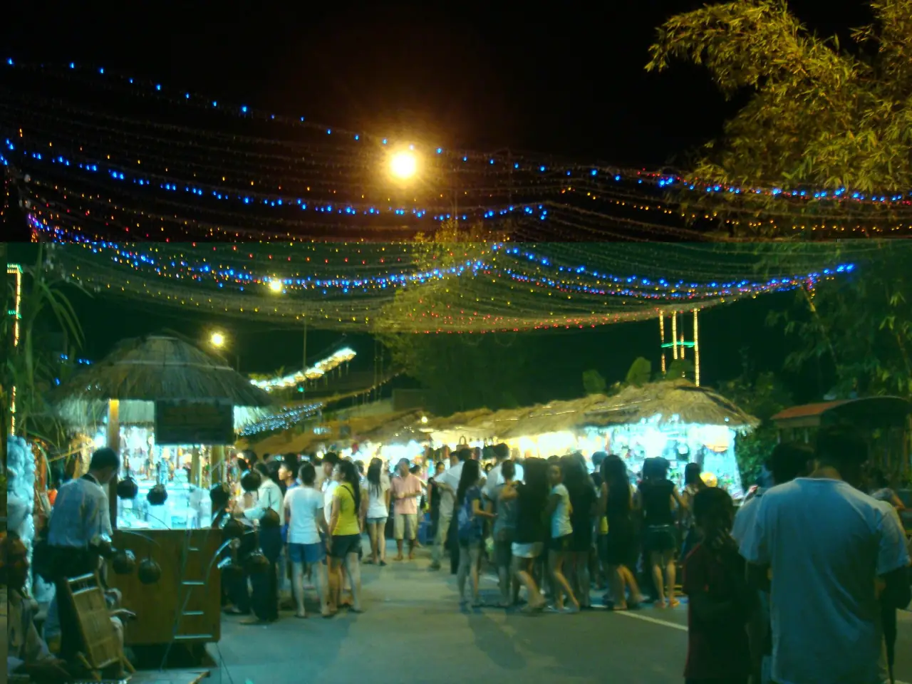 ตลาดกลางคืนในญาจางยามค่ำ ภาพบรรยากาศ (ไม่ใช่โรงแรมใดโดยเฉพาะ)