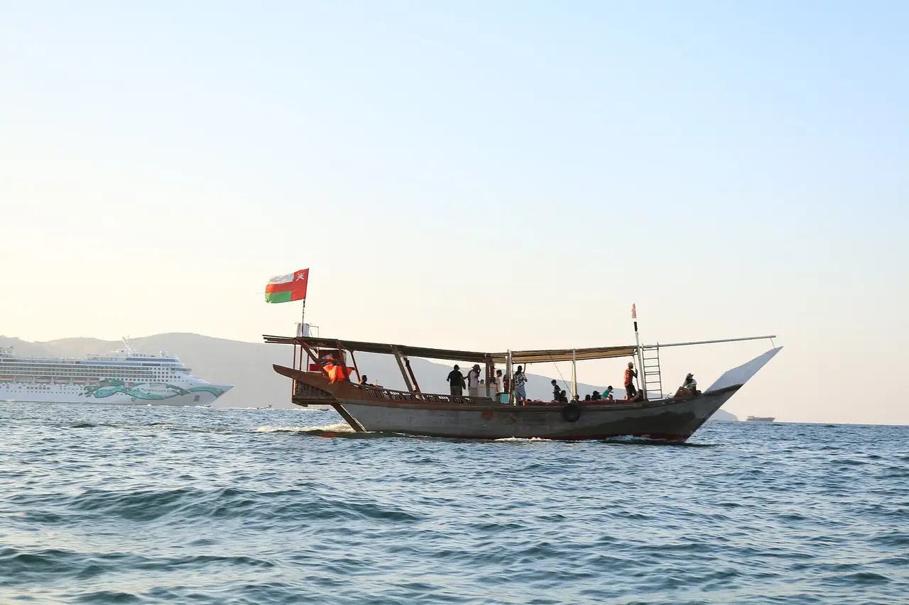 เรือดาวทั้งวันในท่าเรือคาซาบ ภาพจาก Wikimedia Commons ผู้ถ่าย A.wahid47 สัญญา CC BY-SA 4.0 ถ่ายปี ค.ศ. 2020 ตามคำอธิบายไฟล์