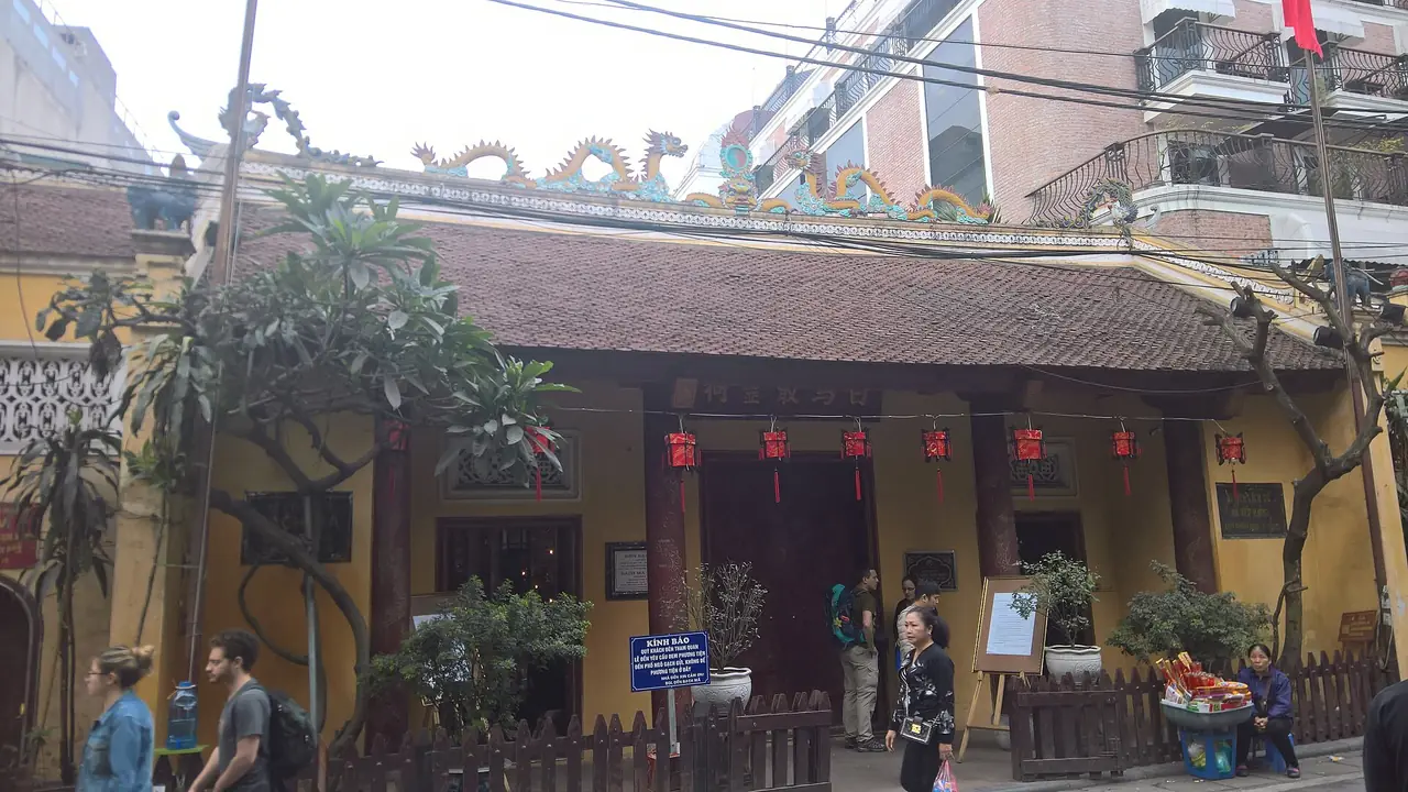 วัดบั๊กหม่า (Bạch Mã Temple) ใกล้ทะเลสาบฮว่านเกี๊ยม