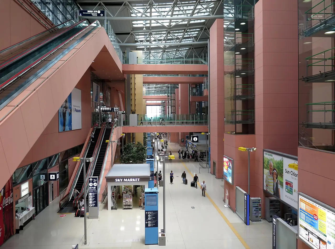 ภายในอาคารผู้โดยสาร 1 สนามบินนานาชาติคันไซ