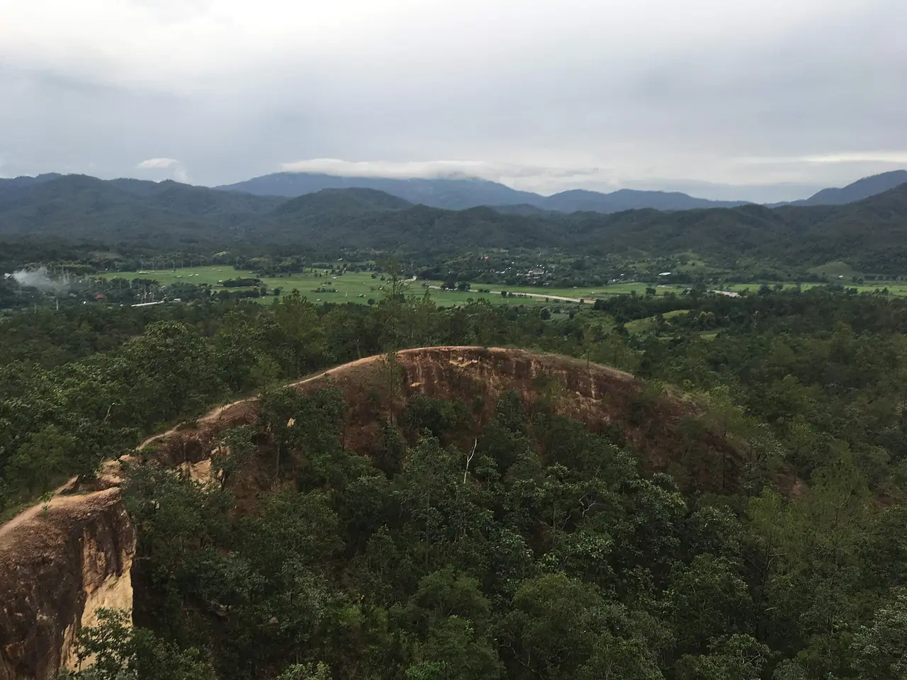 ซุ้มหินและสันเขาที่ถูกกัดเซาะ ปายแคนยอน