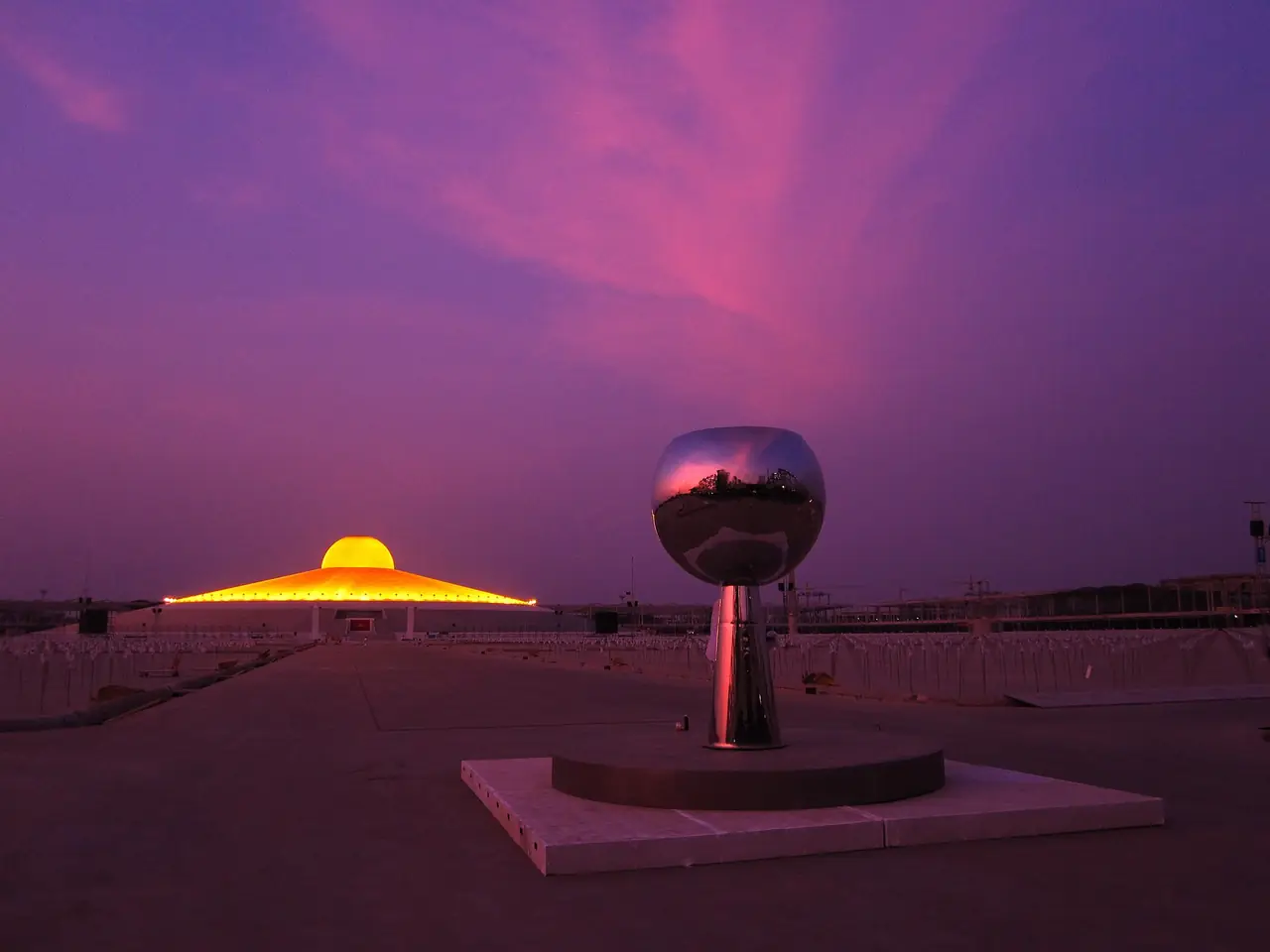 Photo of Pathum Thani: The province next door to Bangkok, with an amusement park, science museums and Mon temples on the Chao Phraya