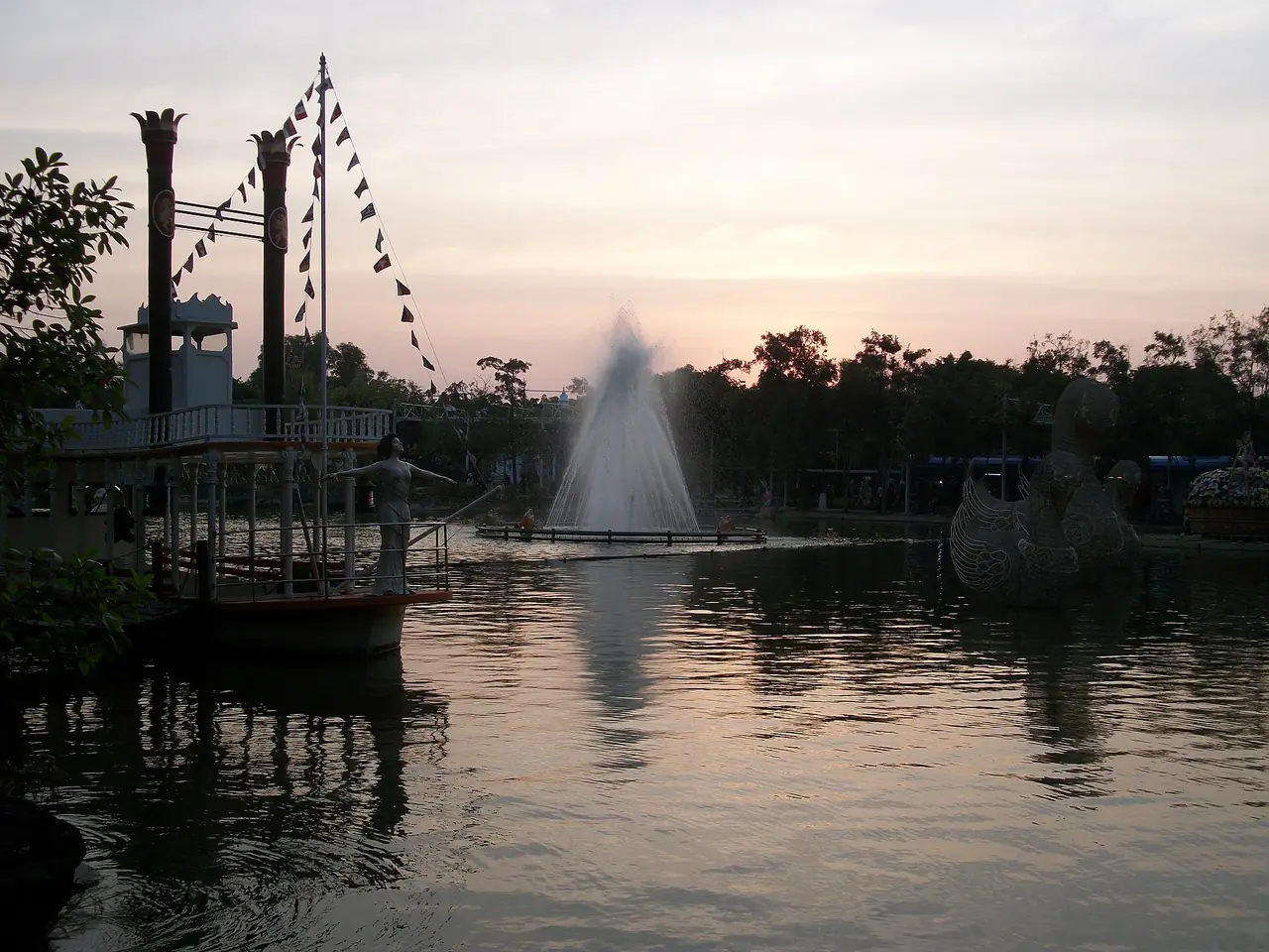 ภาพประกอบ ปทุมธานี: ดรีมเวิลด์ ราคาบัตร 300/680/800 บาท เครื่องเล่น เดินทาง