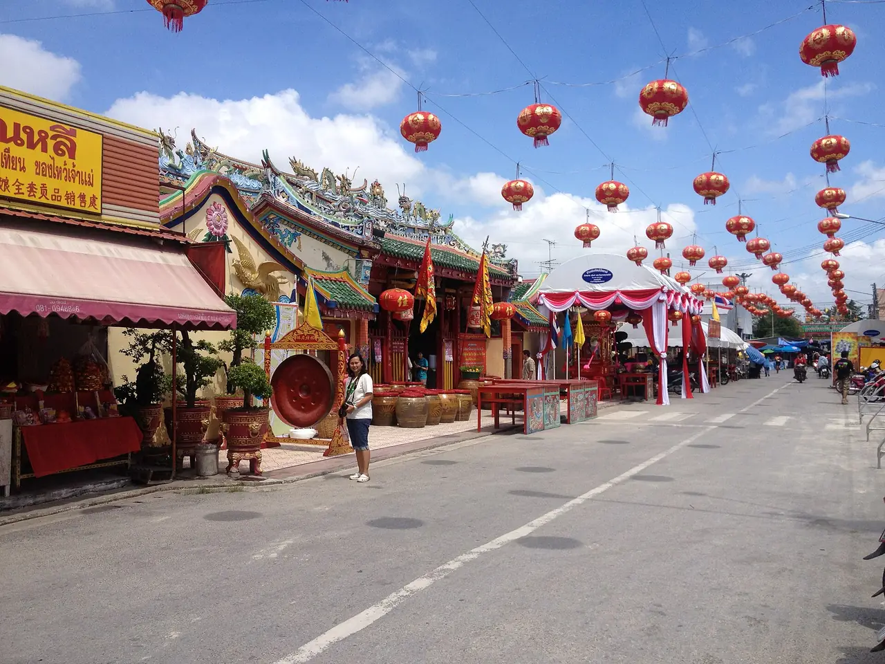 Leng Chu Kiang shrine hung with red lanterns while preparing for the Lim Ko Niao festival