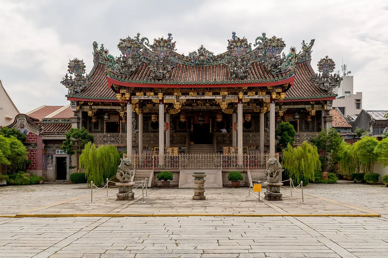 บ้านตระกูลคู Khoo Kongsi ในจอร์จทาวน์ (ภาพอาคารและลานหน้า)