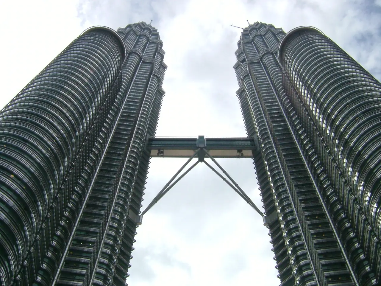 ภาพประกอบ มาเลเซีย: ตึกแฝด Petronas Skybridge และ KL Tower: ราคาตั๋วและวิธีเลือก