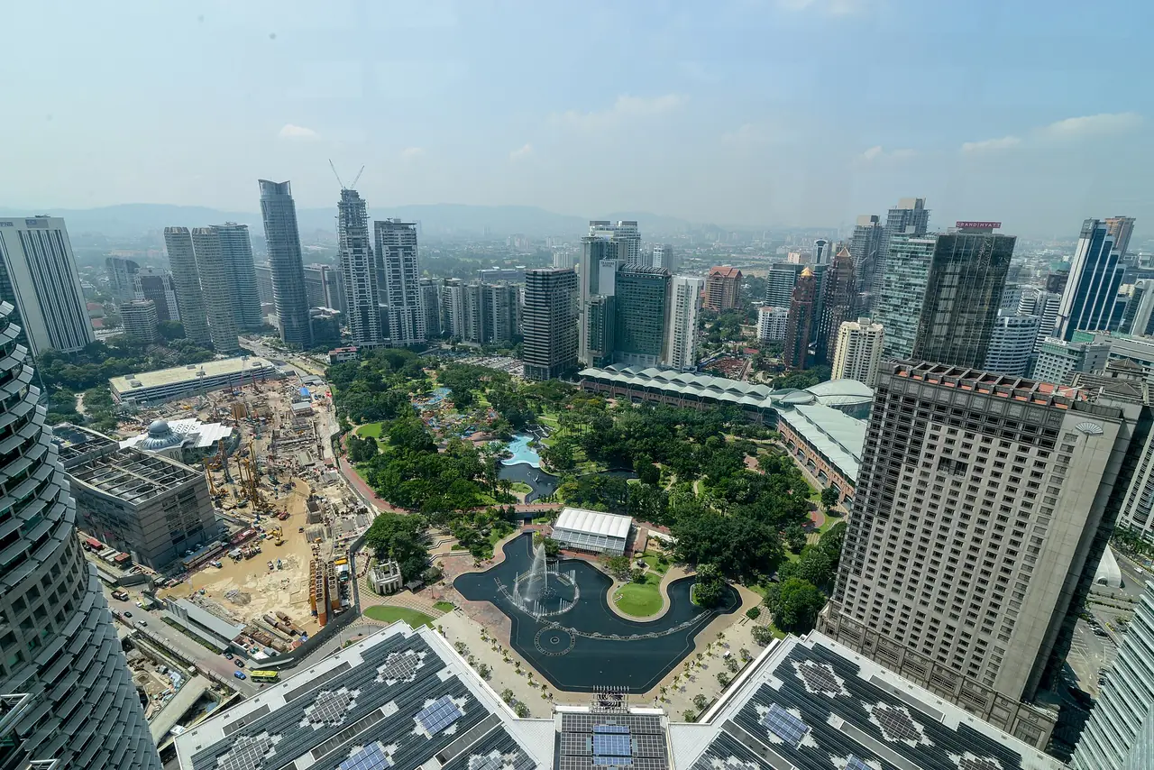 วิวจากจุดชมวิวของตึกแฝด มองลงสวน KLCC
