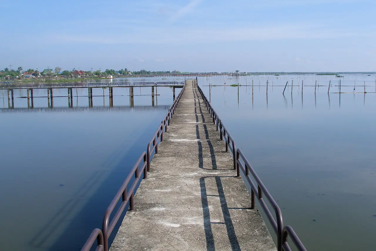 ภาพพัทลุง: เมืองลุงที่ไม่ติดทะเล แต่มีทะเลสาบ ภูเขา น้ำตก และหนังตะลุง