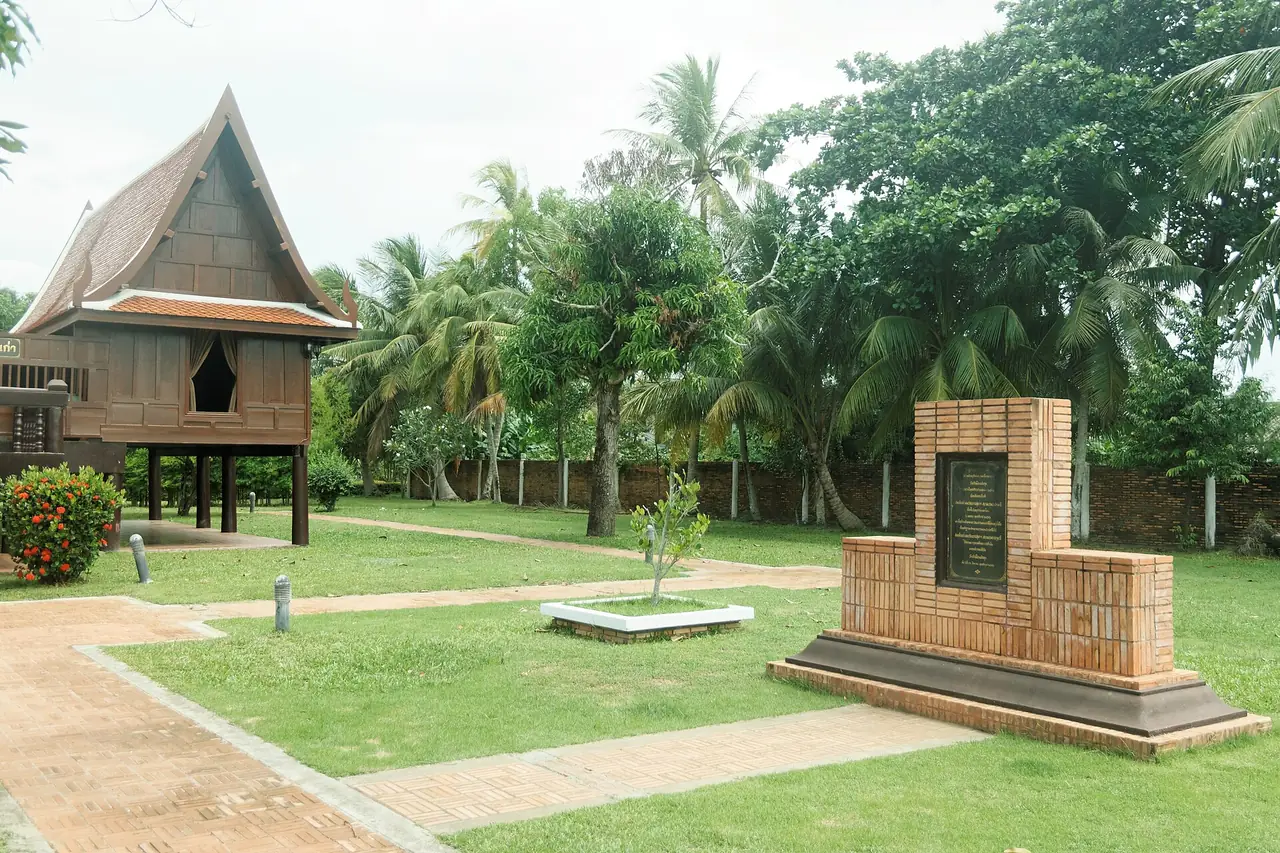 วังเจ้าเมืองพัทลุง ภาพของ Ahoerstemeier จาก Wikimedia Commons ใบอนุญาต CC BY-SA 4.0