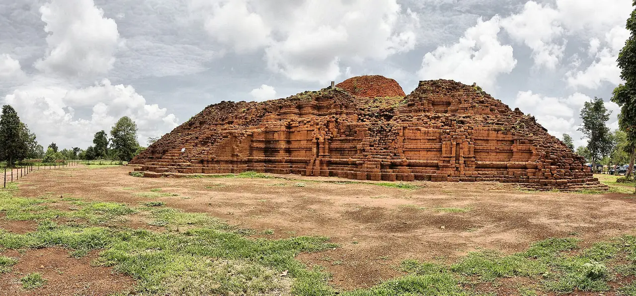 Khao Khlang Nok, the largest ancient monument at Si Thep, in a panoramic view