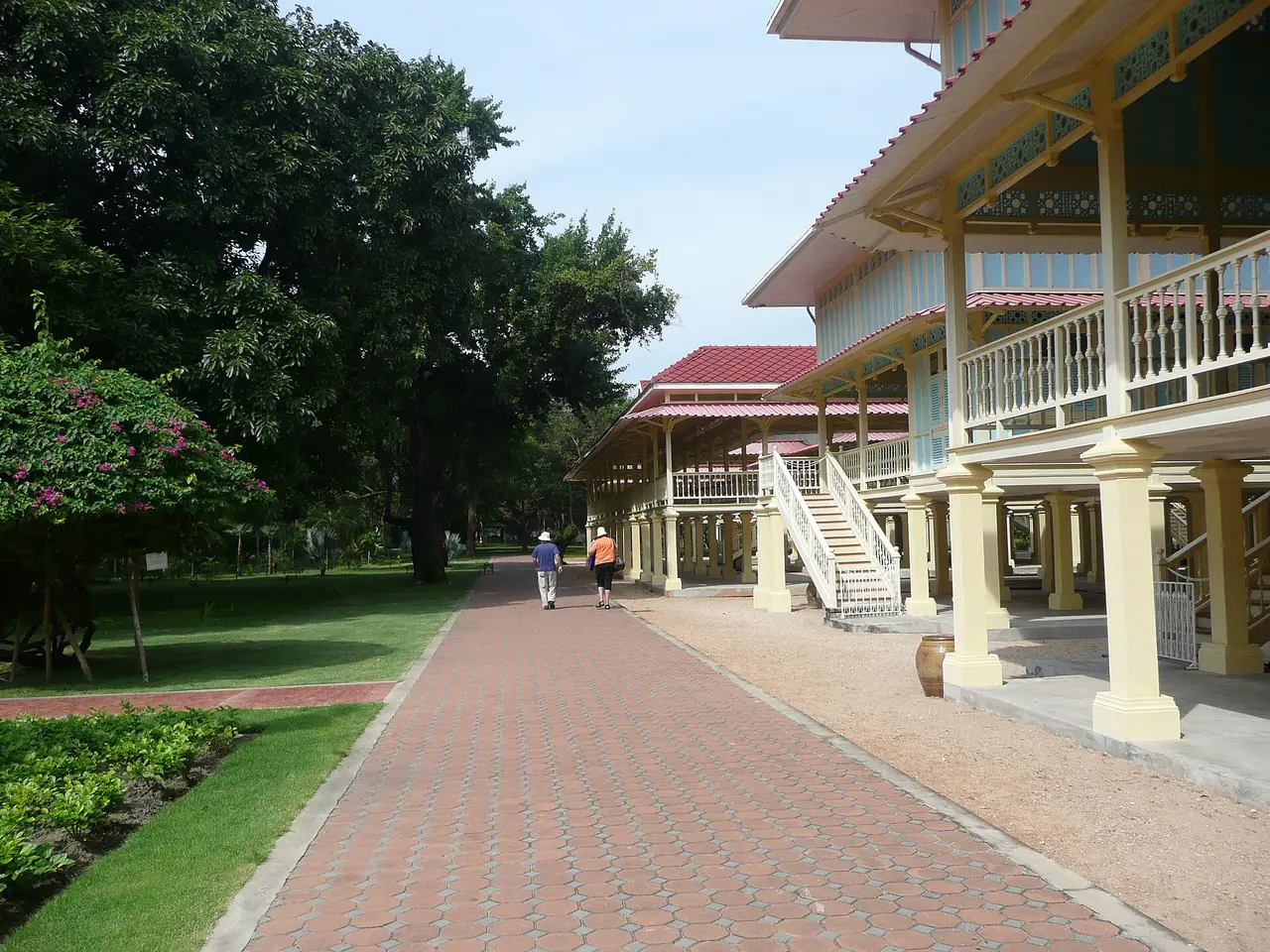 พระราชนิเวศน์มฤคทายวัน ชะอำ เพชรบุรี ภาพถ่ายจาก Wikimedia Commons (th:User:Heuristics, สาธารณสมบัติ)