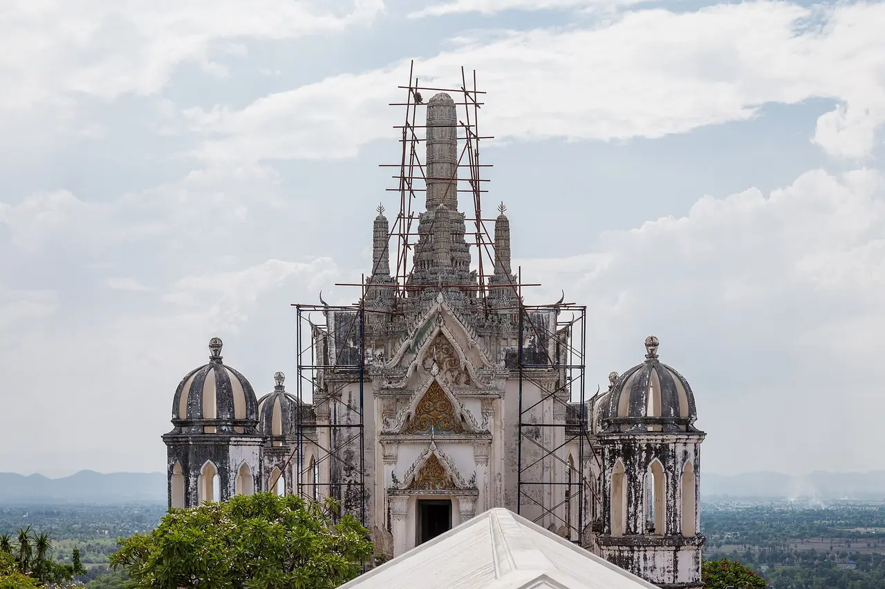 พระที่นั่งเวชยันต์วิเชียรปราสาท เขาวัง เพชรบุรี ภาพถ่ายจาก Wikimedia Commons (Supanut Arunoprayote, CC BY 4.0)