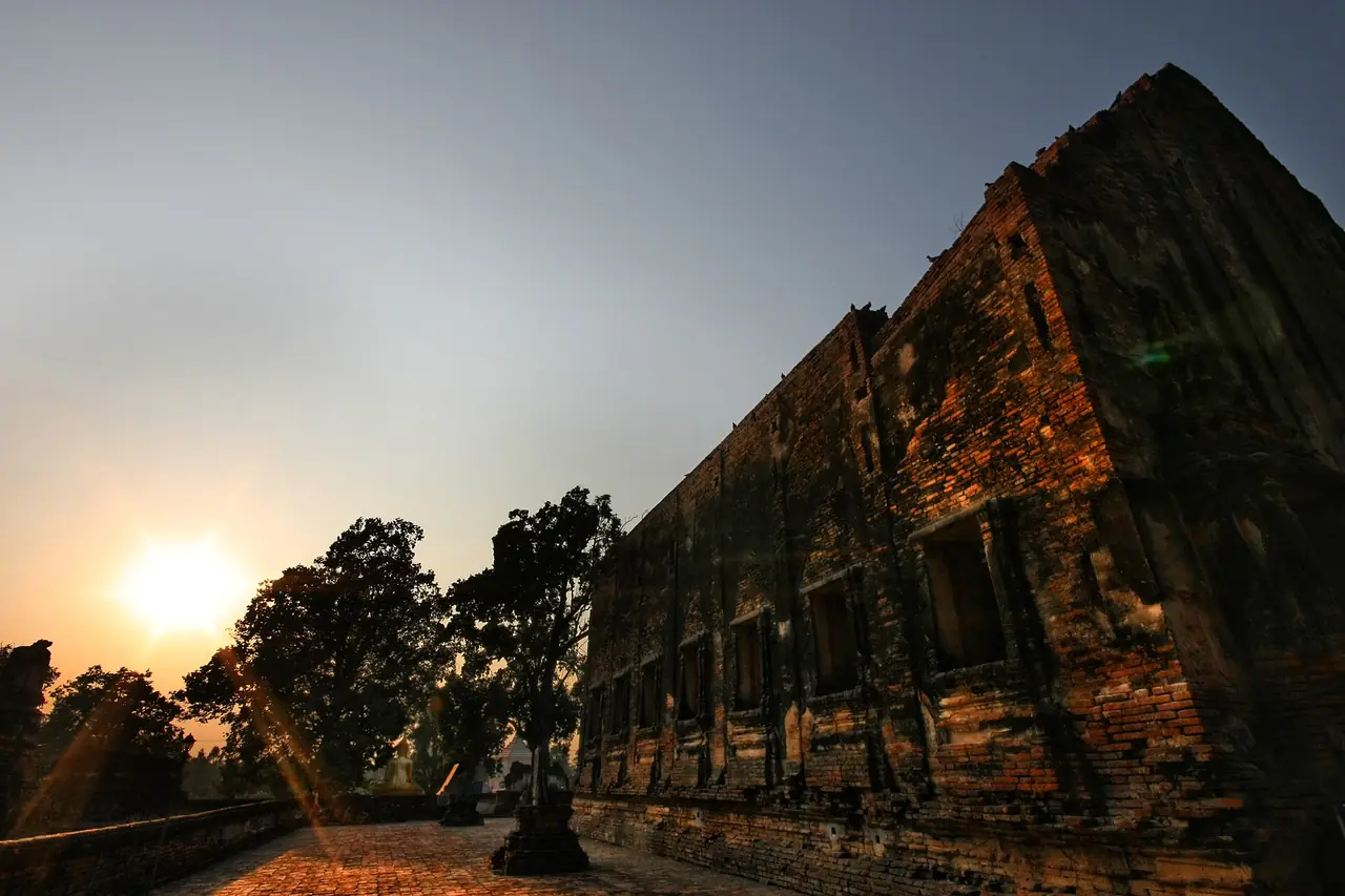 Brick ruins at Wat Pho Prathap Chang at sunset