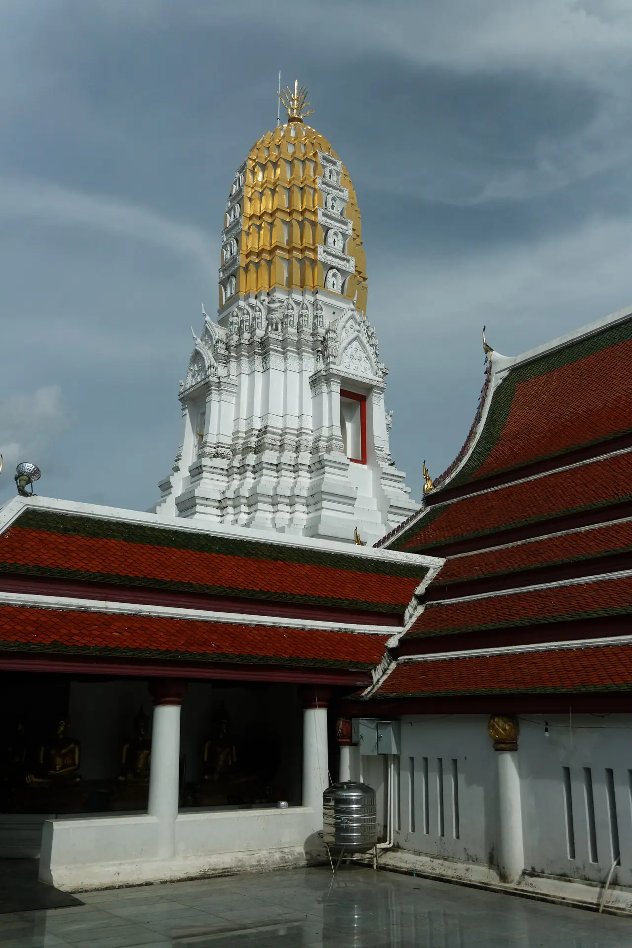 ภาพพิษณุโลก: เมืองพระพุทธชินราชแห่งภาคเหนือตอนล่าง มีแม่น้ำที่ยังเหลือแพบ้าน และอุทยานแห่งชาติสองแห่งที่ไปกลับได้ในวันเดียว