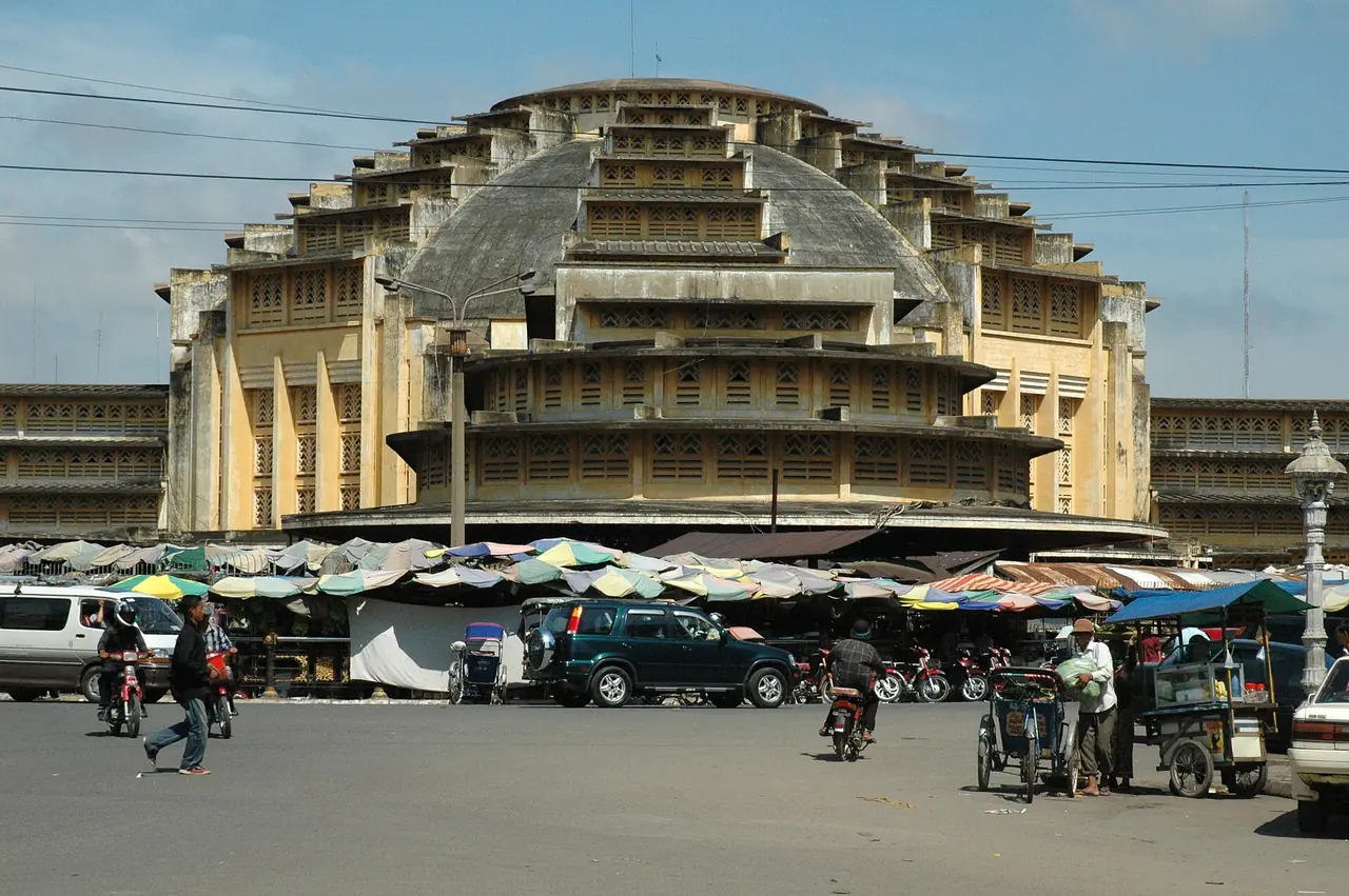 ตลาดกลางพนมเปญ ตึกอาร์ตเดโคทรงโดม