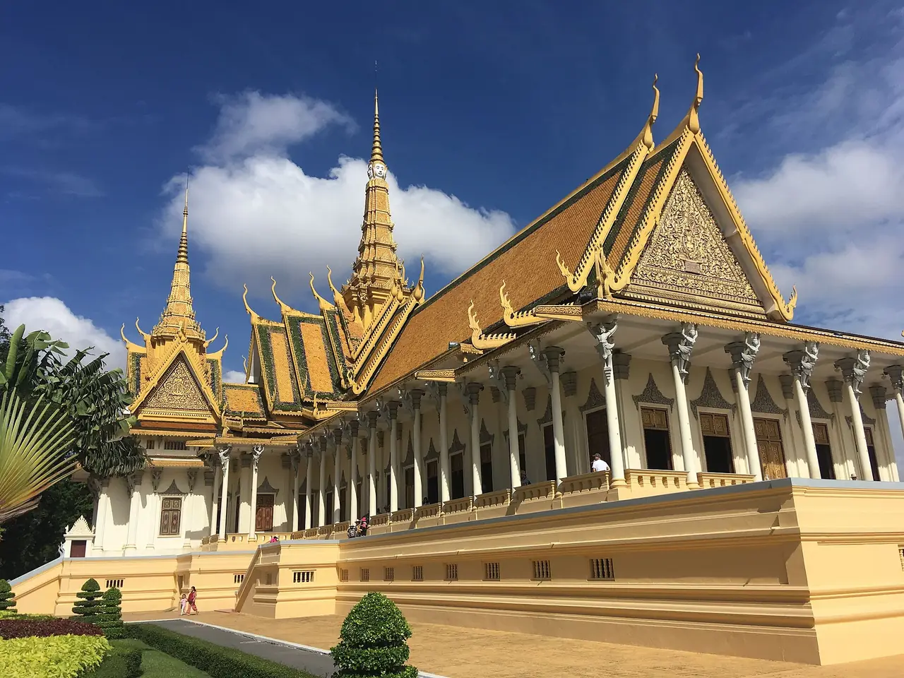 ภาพประกอบ กัมพูชา: พระราชวังพนมเปญ เจดีย์เงิน ค่าเข้า 10 ดอลลาร์ เวลาเปิด 2569
