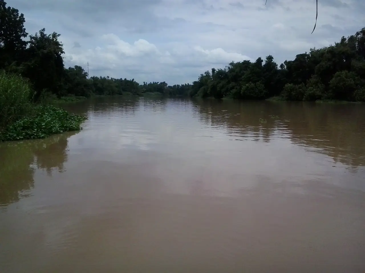 แม่น้ำปราจีนบุรี ช่วงที่ไหลผ่านตัวเมือง ซึ่งไหลต่อเป็นแม่น้ำบางปะกง