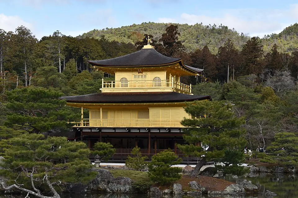 วัดคินคาคุจิ ศาลาทองคำ เกียวโต ภาพจากผู้ถ่ายบน Wikimedia Commons