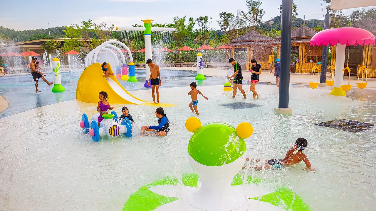 สไลเดอร์ Aquasplash ในสวนน้ำรามายณะ (ภาพจากสวนน้ำรามายณะ, CC BY-SA 3.0)