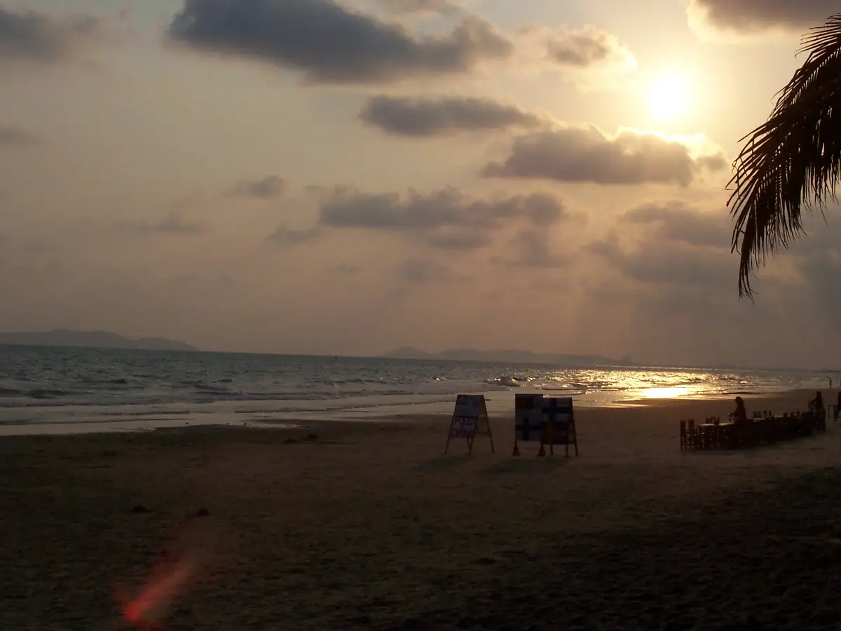 Photo of Rayong: The mainland coast behind Koh Samet: a fishing port, long beaches, a rainforest waterfall and fruit orchards, about 3 hours from Bangkok