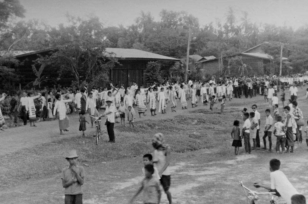ภาพประกอบ ร้อยเอ็ด: บุญผะเหวด บั้งไฟ ลอยกระทง ผ้าไหมสาเกต อาหารร้อยเอ็ด