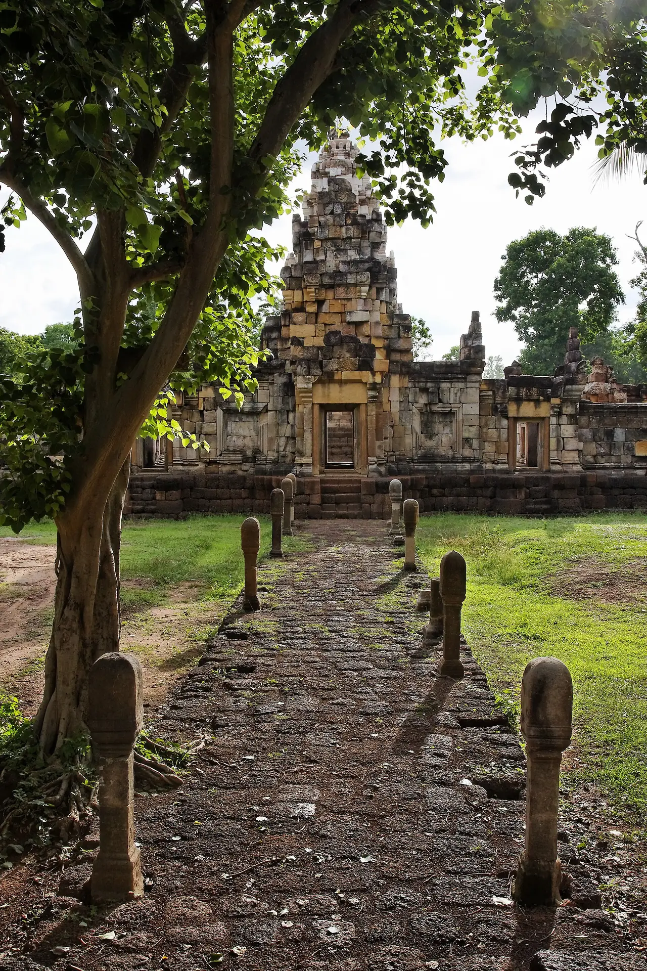 ปราสาทสด๊กก๊อกธม ประเทศไทย ภาพของ Ddalbiez จาก Wikimedia Commons ใบอนุญาต CC BY-SA 3.0