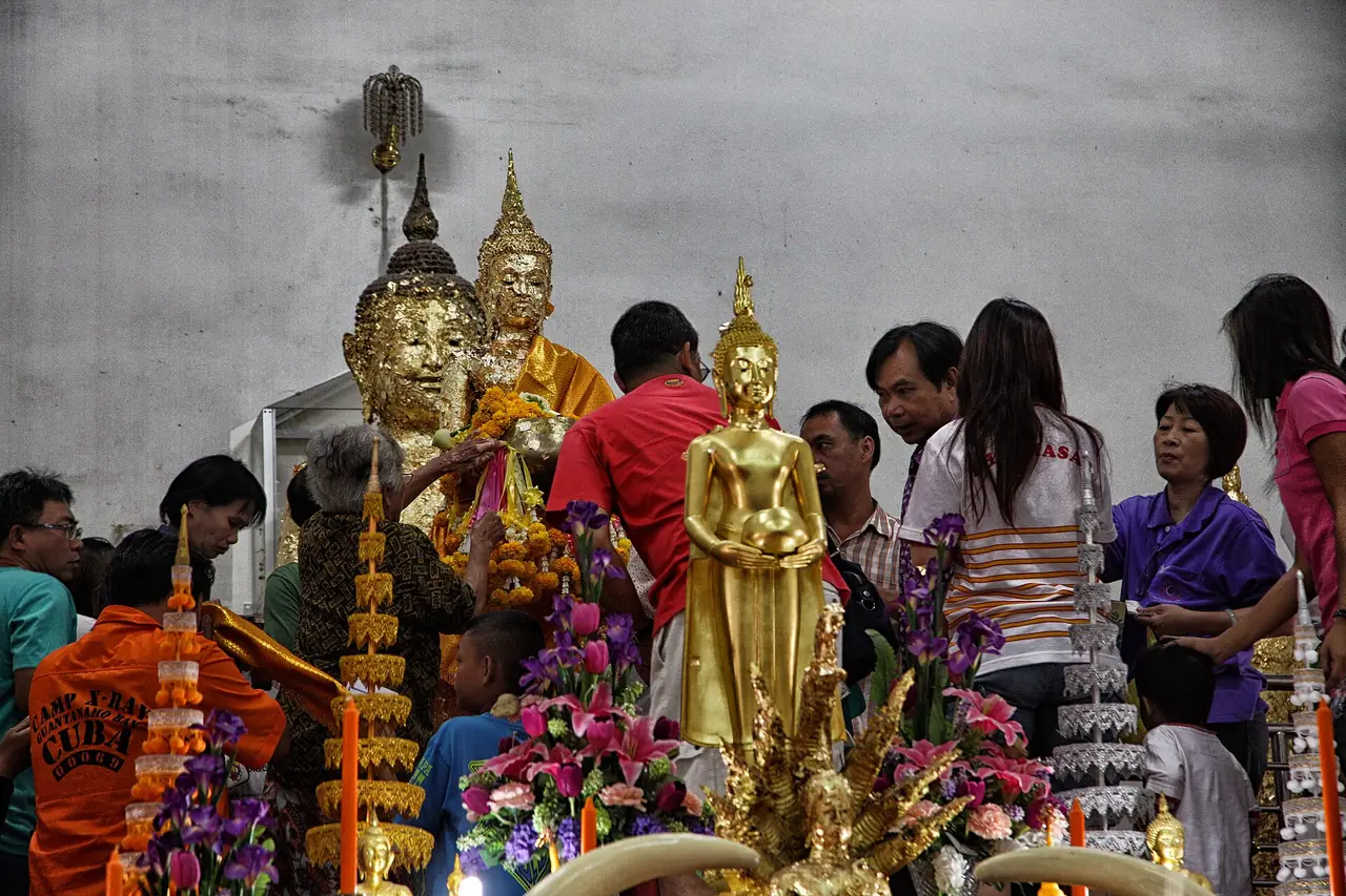 วัดเพชรสมุทรวรวิหาร (วัดบ้านแหลม) แม่กลอง ภาพของ Kittipong khunnen จาก Wikimedia Commons ใบอนุญาต CC BY-SA 3.0