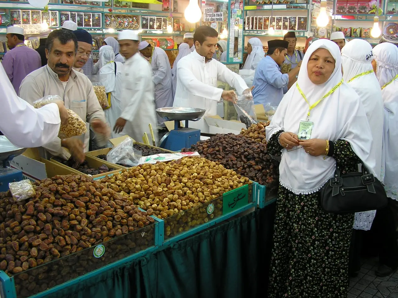 ตลาดอินทผลัมในเมดินา ภาพจาก Wikimedia Commons ผู้ถ่าย Adiput สาธารณสมบัติ