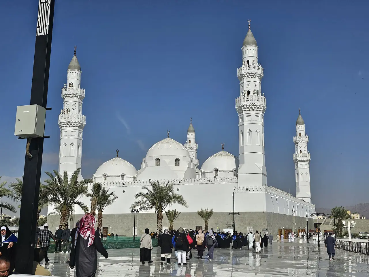 มัสยิด Quba ในเมดินา ถ่ายโดย Kaliper1 ธันวาคม 2567 ภาพจาก Wikimedia Commons สัญญา CC BY-SA 4.0