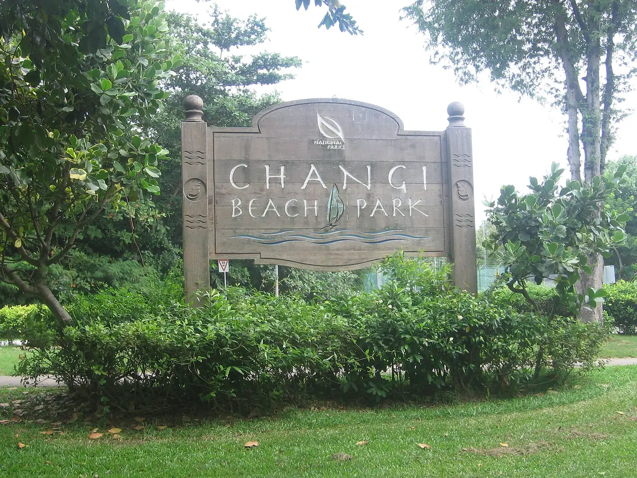 ป้ายทางเข้า Changi Beach Park ภาพจาก Wikimedia Commons ผู้ถ่าย Zhou Guanhuai สัญญา CC BY-SA 4.0