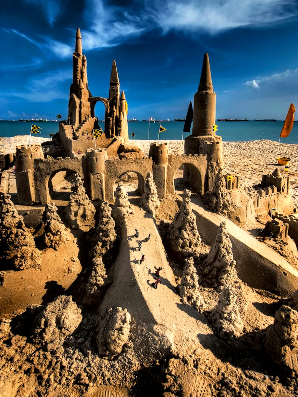 ปราสาททรายที่หาด Castle Beach ใน East Coast Park ภาพเก่าปี 2553 ภาพจาก Wikimedia Commons ผู้ถ่าย William Cho สัญญา CC BY-SA 2.0