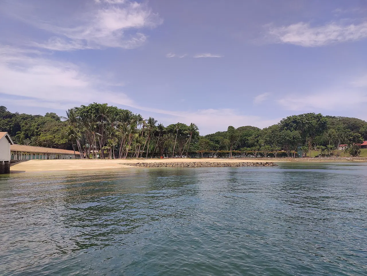 Pier Beach ของ St John's Island ภาพจาก Wikimedia Commons ผู้ถ่าย Denis Barthel สัญญา CC BY-SA 4.0 ถ่ายปี 2566