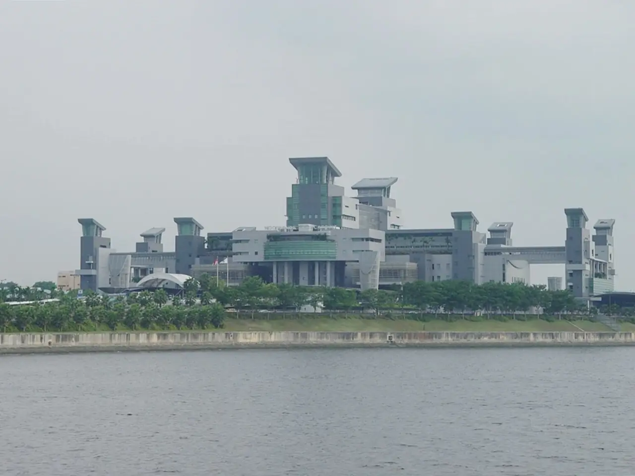 ด่าน Woodlands Checkpoint ฝั่งสิงคโปร์ ตามคำบรรยายภาพต้นฉบับ ภาพเก่าไม่แสดงสภาพปัจจุบัน