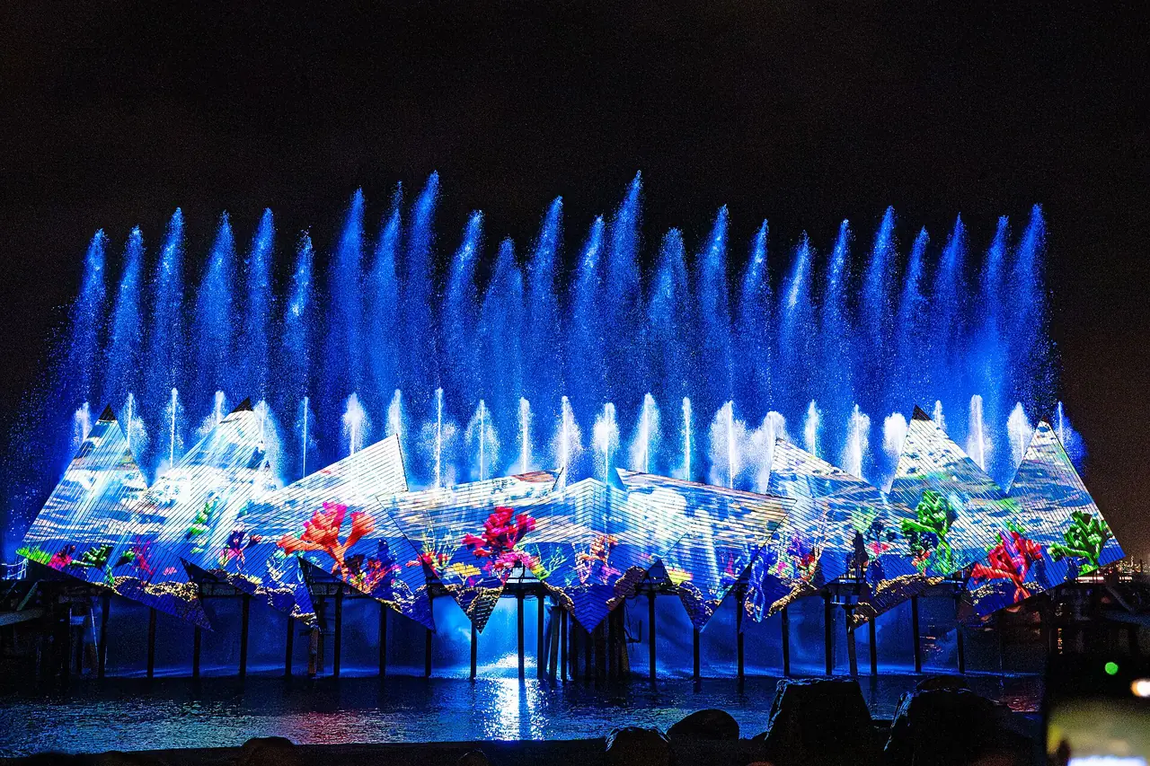 โชว์ Wings of Time Fireworks Symphony ที่ Sentosa ตามคำบรรยายภาพต้นฉบับ