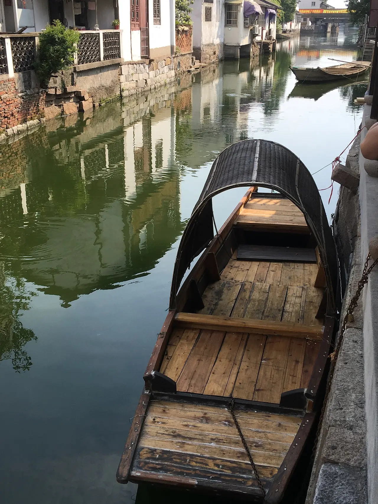 เรือไปรษณีย์หน้าไปรษณีย์ชิง ภาพถ่ายโดย Bjoertvedt