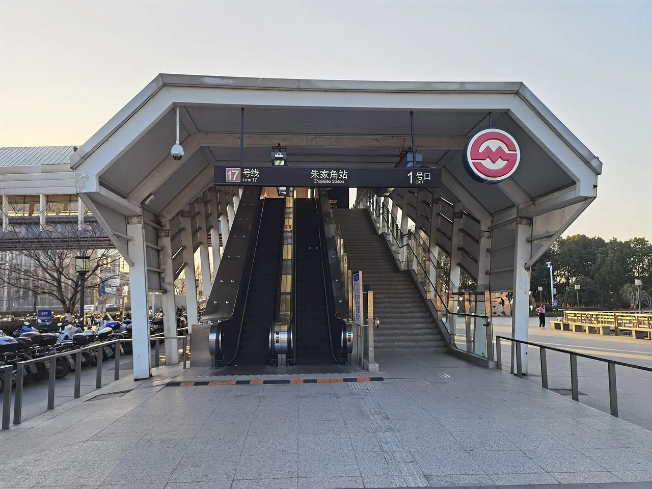 ทางออก 1 สถานีจูเจียเจี่ยว รถไฟฟ้าสาย 17 ภาพถ่ายโดย 4084470 0.smil