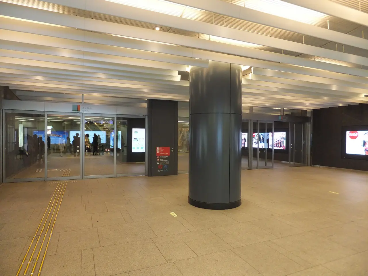 ทางเข้าชั้นใต้ดินจากสถานี Oshiage ไปยังอาคาร Skytree Town