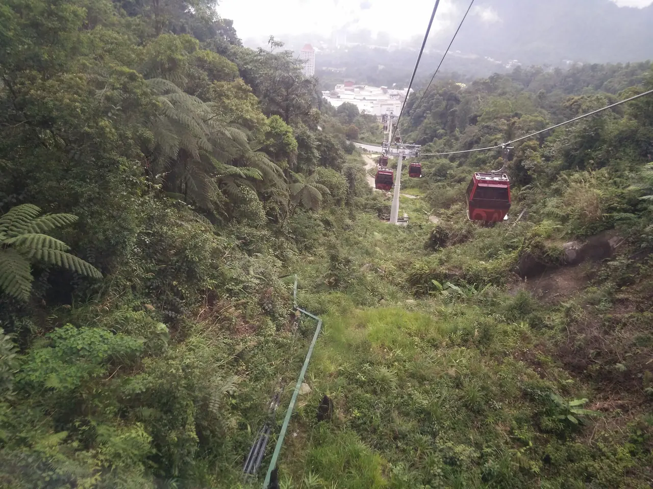 วิวจากกระเช้าบนเส้นทางขึ้น Genting Highlands