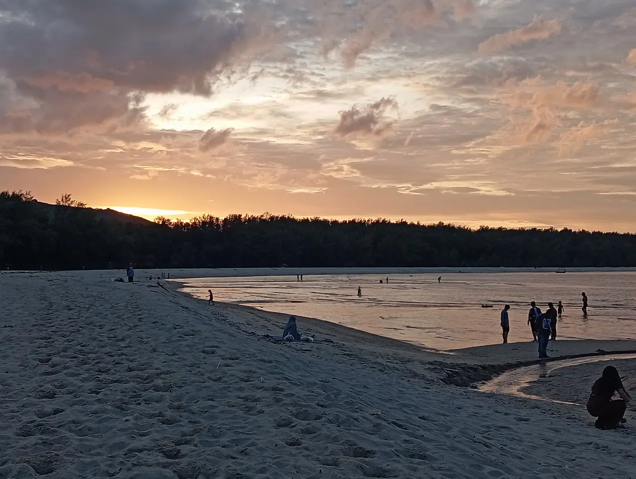 ภาพสงขลา: เมืองท่าเก่าที่มีหาดนางเงือก เมืองเก่าเต็มไปด้วยภาพจิตรกรรมฝาผนัง และทะเลสาบที่ใหญ่ที่สุดในไทย
